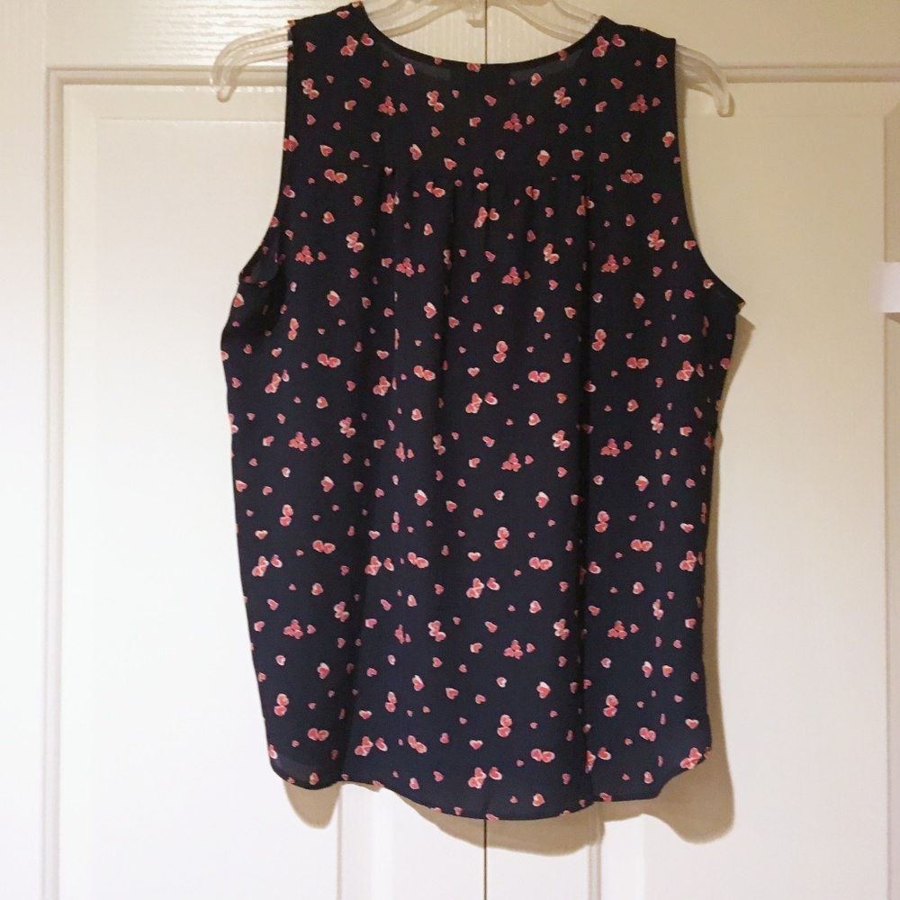 ✨NEW✨ LOFT Navy Sleeveless Heart Print Blouse Top - Picture 2 of 2